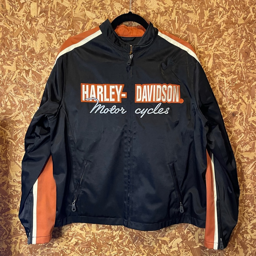 !!WOMENS HARLEY DAVIDSON JACKET!! (Light weight)